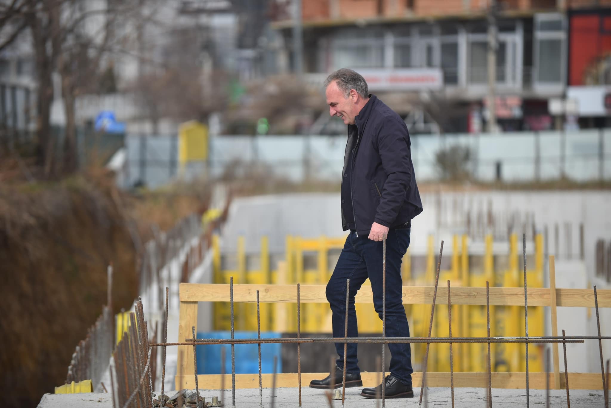  Në Malishevën urbane   Limaj inspekton punimet në  Sheshin e Dëshmorëve  në Malishevë